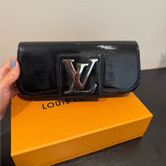 Louis Vuitton Epi Electric Pochette Sobie
Clutch Bag Noir - Picture 2 of 16